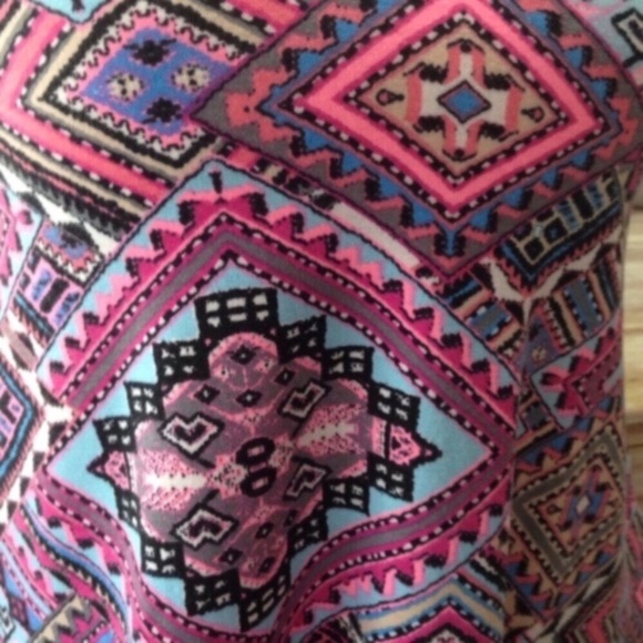 NWOT “Pinky Up” patterned split-back tank top - Picture 3 of 3